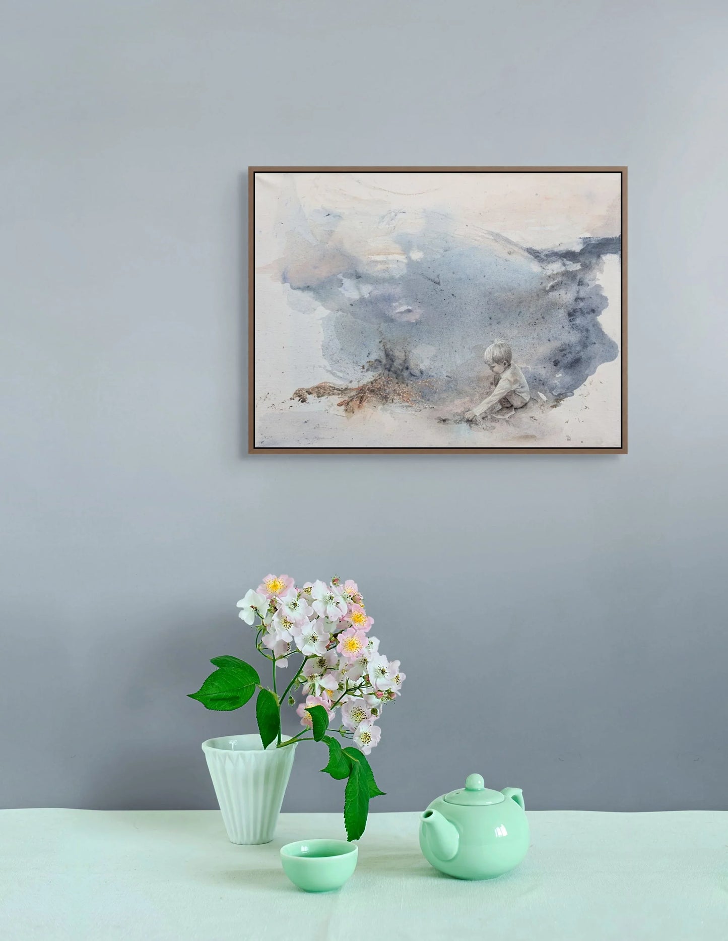 Kunsttykk med havmotiv av Kristiane Eikeland. Kunstverk i blåtoner i miljø.